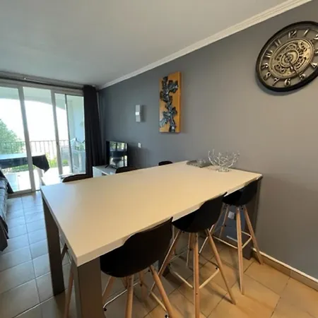 Apparemment Vue - 6 Personnes - Golfe De Saint Tropez *